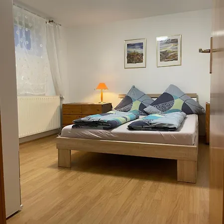 Ferien-monteur-wohnung Am Bach Im Gruenen Mit 3 Schlafzimmer شقة