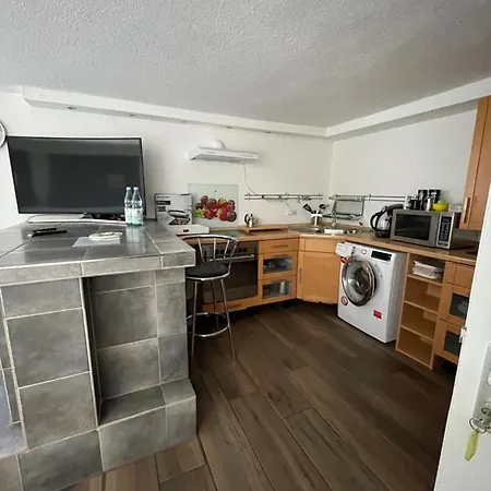 Ferien-monteur-wohnung Am Bach Im Gruenen Mit 3 Schlafzimmer *